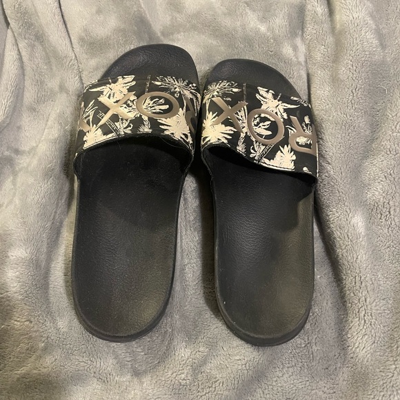 Roxy Slides - Picture 2 of 3